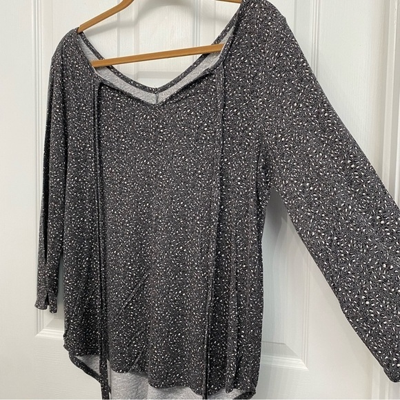 Maurices Gray Loose Fit Top Large - Picture 4 of 8